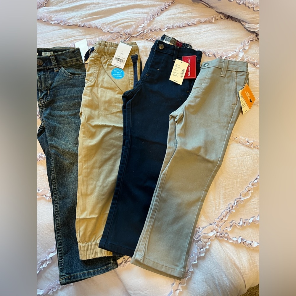 2 Gymboree, 1 carters and 1 Oshkosh pants for boys. 4T Pristine condition.